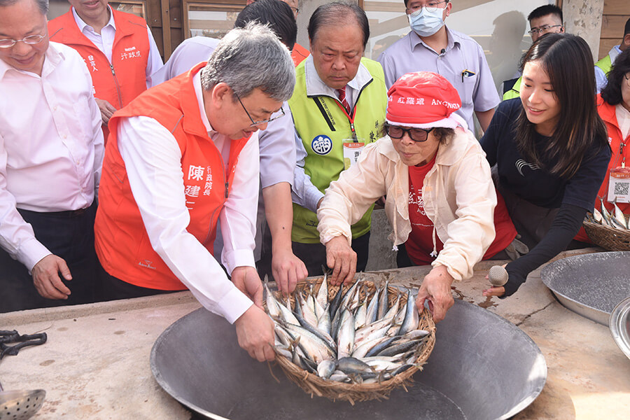 陳建仁、陳光復參訪澎湖地方創生成果 肯定青年永續傳承石滬文化