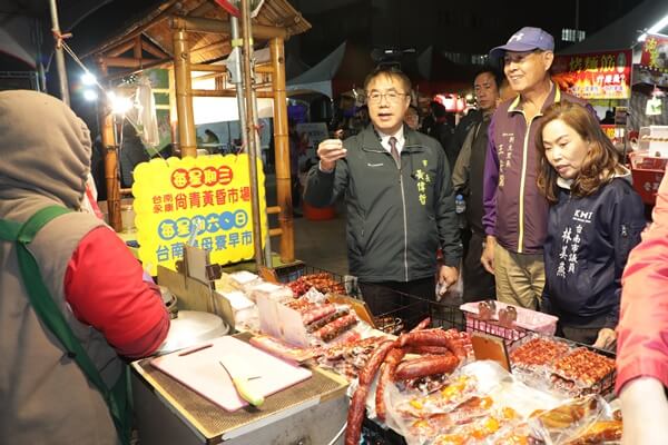 眷村年貨大街閉幕 黃偉哲親身體驗眷村文化