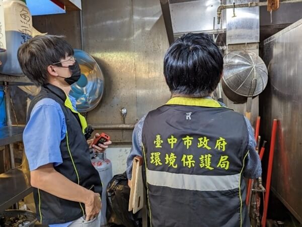 台中首創「餐飲油煙即時監控」 助餐飲業智慧管理防空污