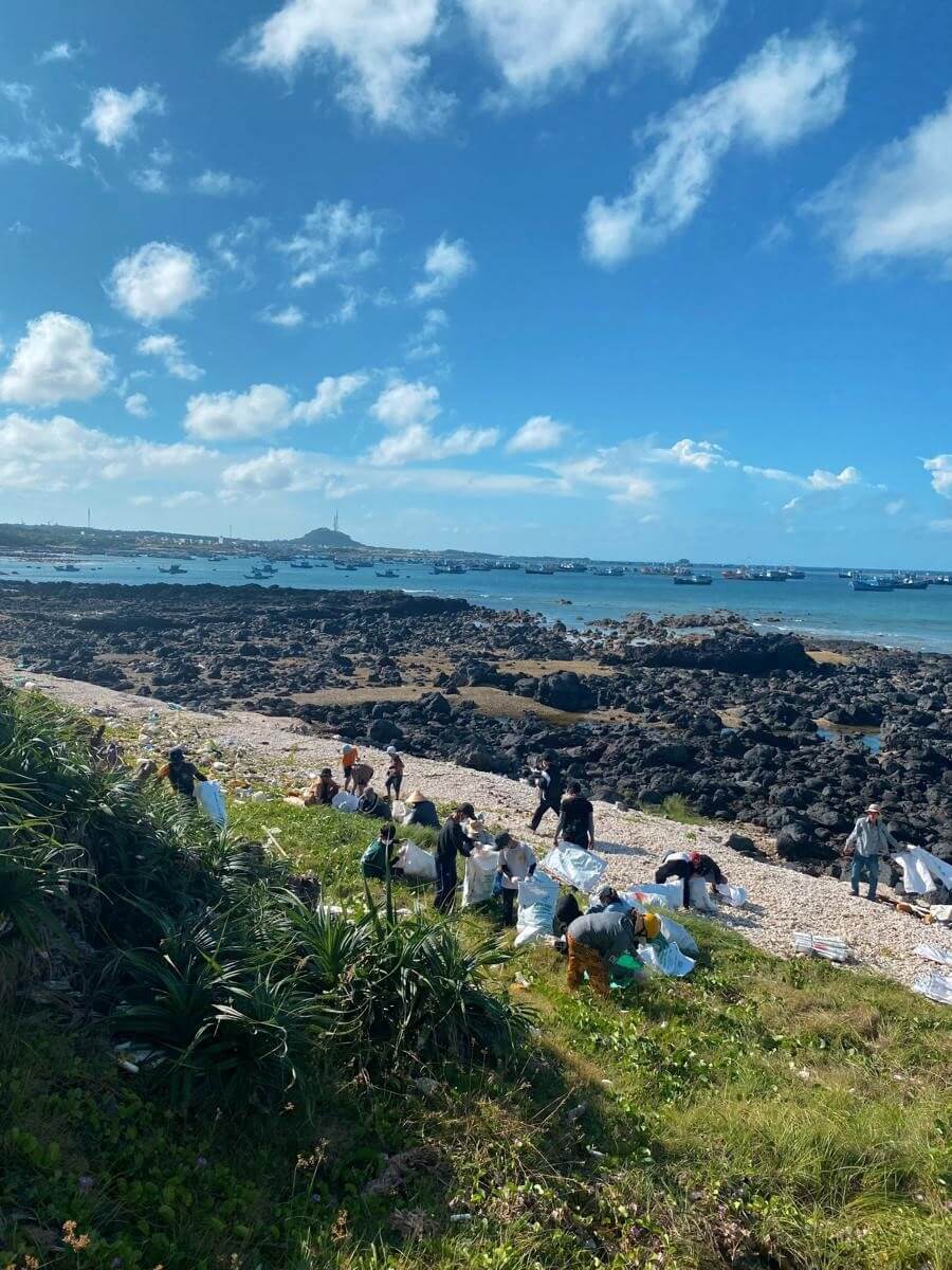 年輕人湧入越南富貴島開展旅遊業務